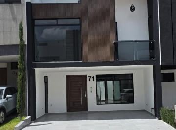 Casa · 238m² · 3 Recámaras · 2 Estacionamientos · Venta de Casa en Antigua Cementera