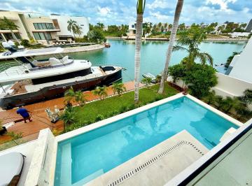 Casa · 909m² · 4 Recámaras · 7 Estacionamientos · Casa en Canales Puerto Cancún