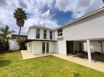 Casa · 448m² · 3 Recámaras · 5 Estacionamientos · Hermosa Casa en Venta y Renta, Ideal Para Oficinas en Huexotitla, Puebla