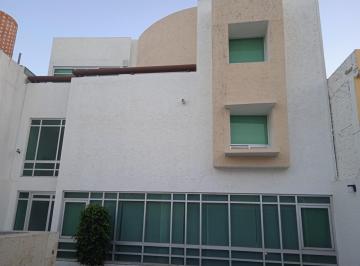 Casa · 250m² · 4 Recámaras · 2 Estacionamientos · Casa en Venta en Colinas del Cimatario
