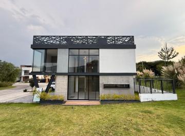 Casa en condominio · 136m² · 3 Recámaras · 2 Estacionamientos · Casa Moderna con Roof Garden Nueva en Venta en El Eden Bosques de Santa Anita Tlajomulco