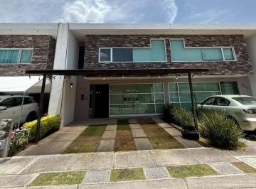 Casa · 180m² · 3 Recámaras · 2 Estacionamientos · Casa en Renta con 3 Habitaciones, en La Antigua Cementera