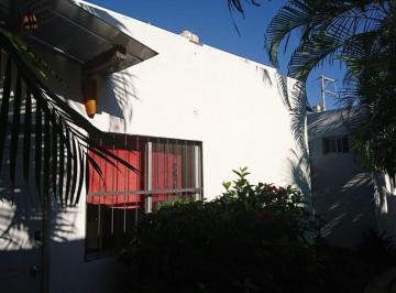 Casa · 577m² · 6 Recámaras · 6 Estacionamientos · Departamentos y Local en Venta Uso de Suelo Mixto
