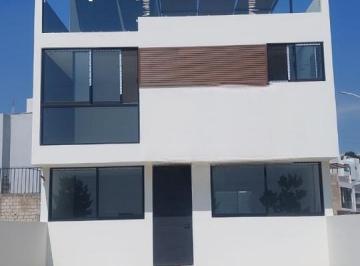 Casa · 170m² · 3 Recámaras · 2 Estacionamientos · Casa en en Venta Zimalta Av de Los Bosques
