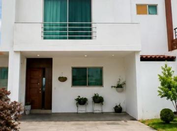 Casa · 154m² · 3 Recámaras · 2 Estacionamientos · Casa en Fraccionamiento Residencial Jardines Los Colomos