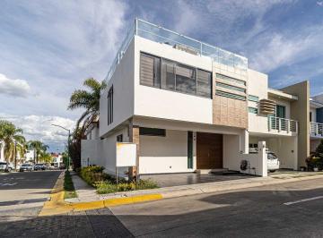 Casa en condominio de 4 habitaciones, Zapopan · Amplia y Hermosa Casa Remodelada en Coto Valladolid