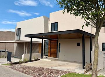 d0f77dcc9285874aed6eda2ee0f125bf180670f1e196cfbd08919ce823cc8f4a · Casa Nueva en Venta en Altozano Querétaro