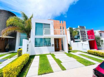 Casa · 283m² · 4 Recámaras · 2 Estacionamientos · Casa en Venta en Cumbres del Lago