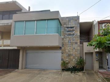 Casa de 4 habitaciones, Coatzacoalcos · Casa en Venta en Bellavista, Veracruz.