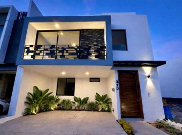 Casa de 5 habitaciones, Zapopan · Solares, 5 Recamaras, y La de Planta Baja Amplisima!, en Zapopan, Jalisco.