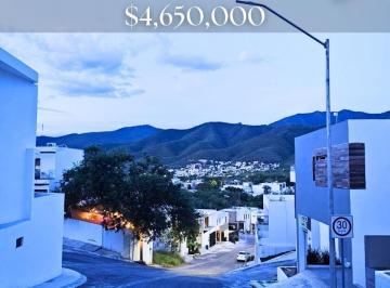 Casa · 318m² · 4 Recámaras · 2 Estacionamientos · Casa en Venta Cumbres de Santiago (Recámara Planta Baja)
