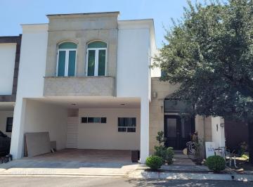 Casa · 341m² · 3 Recámaras · 2 Estacionamientos · Casa en La Rioja Privada Residencial 1era. Etapa