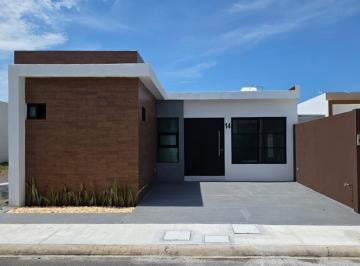 Casa · 2 Recámaras · 2 Estacionamientos · Casa en Lomas de La Rioja