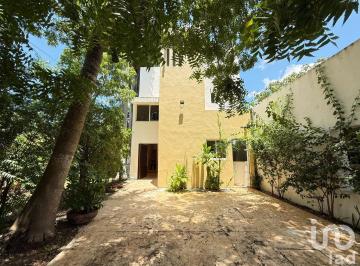 Casa · 260m² · 3 Recámaras · 2 Estacionamientos · Casa en Renta en Privada La Ceiba