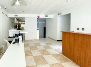 Edificio · 1000m² · 21 Estacionamientos · Clínica Equipada en Venta en Centro Sur, Querétaro | 3 Quirófanos