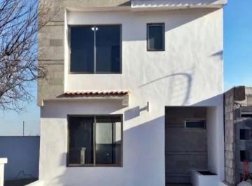 Casa · 168m² · 3 Recámaras · 2 Estacionamientos · Venta Casa Ciudad Maderas Querétaro