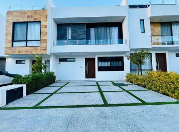 Casa de 3 habitaciones, El Marqués · Casa en Venta en Zibata a un Lado de La Anahuac