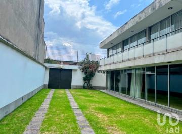 Casa · 700m² · 4 Recámaras · 10 Estacionamientos · Casa en Renta en La Colonia Santa Clara, Toluca México.