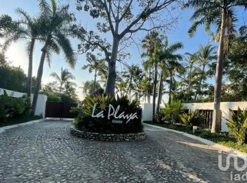 Casa · 460m² · 4 Recámaras · 2 Estacionamientos · Casa en Venta en Exclusivo Condominio La Playa Estates Punta de Mita, Bahia de Banderas, Nayarit