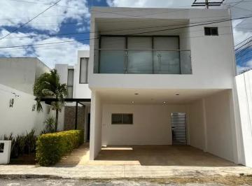 1 · Casa en Venta en Esquina con 4 Habitaciones en Leandro Valle Merida Yucatan