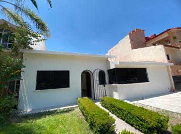 Casa de 3 habitaciones, Corregidora · Renta - Casa de Una Planta, Cómoda y Bien Distribuida, Seguridad.