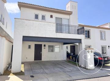 Casa en condominio de 3 habitaciones, Querétaro · Casa en Renta en El Refugio con Cochera Techada
