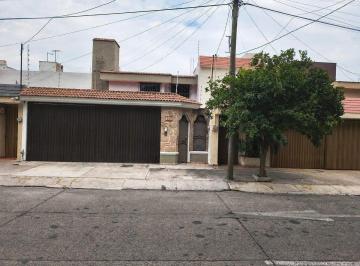 b30e3a23df2f391f2e7c4c29d31b48f0d5347608b8b142a10b7c26d20327755a · Casa en Renta Para Oficinas Cerca de La Univa