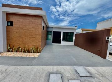 Casa · 110m² · 2 Recámaras · 1 Estacionamiento · Casa en Venta de un Nivel en Fraccionamiento Lomas de La Rioja, Riviera Veracruzana