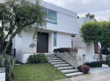 Casa en condominio · 371m² · 3 Recámaras · 5 Estacionamientos · Casa en Venta en Valle Real con Increíble Terraza