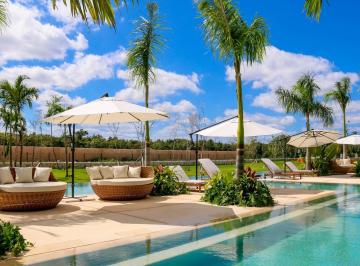 Terreno / Lote · 180m² · Lote Residencial en Venta en Cancún Dentro de Fraccionamiento