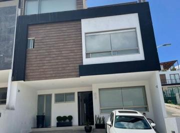 dceec79090b7096e95a57023618f13f2ffc3c8fc82620bd5385497cadf4acbd4 · En Venta Moderna Casa "Lago Esmeralda"