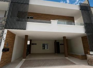 1 · Casa en Renta en Capellanía, Ramos Arizpe: Espaciosa y Moderna en Fraccionamiento Privado