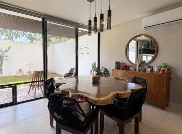 Casa de 4 habitaciones, Mérida · Casa Amueblada y Equipada con Paneles Solares y Alberca