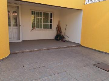 Casa · 200m² · 5 Recámaras · 2 Estacionamientos · Casa Lista Para Habitar, en Excelente Estado