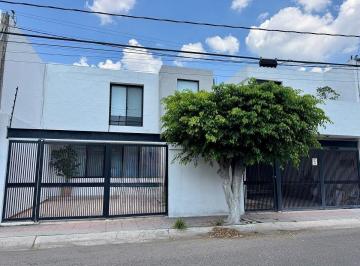 Casa de 3 habitaciones, Querétaro · Amplia Casa en Renta en Jardines de Queretaro, Colonia Muy Centrica