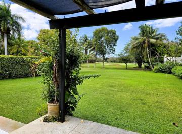 Casa · 3 Recámaras · 2 Estacionamientos · Residencia de Una Planta Frente a Campo de Golf en La Ceiba Club de Golf