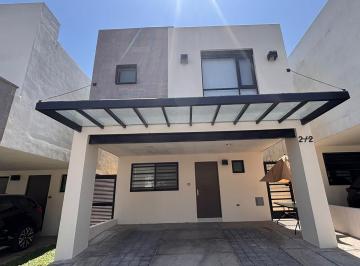Casa · 120m² · 3 Recámaras · 2 Estacionamientos · Casa en Fraccionamiento Monticello