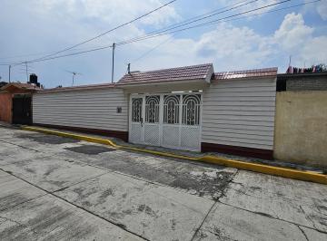 Casa · 304m² · 4 Recámaras · 4 Estacionamientos · Casa de un Solo Nivel en Toluca. Zona San Buenaventura