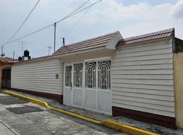 Casa · 304m² · 4 Recámaras · 4 Estacionamientos · Casa de un Solo Nivel en Toluca. Zona San Buenaventura
