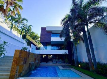 Casa · 600m² · 4 Recámaras · 3 Estacionamientos · Casa en Fraccionamiento Costa de Oro