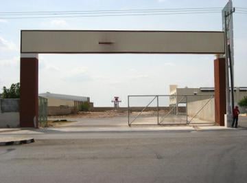 Bodega comercial · 732m² · 5 Estacionamientos · Bodega Comercial en Obrera