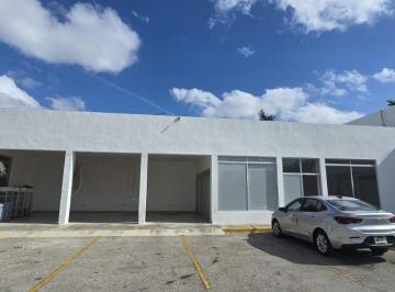 Local comercial · 126m² · 3 Estacionamientos · Local Comercial en Renta en Gasolinera, Pedregales de Tanlúm, Merida Yucatán