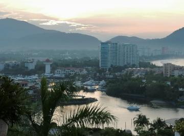 Casa de 3 habitaciones, Zihuatanejo de Azueta · Venta de Casa en Fraccionamiento Porto Ixtapa