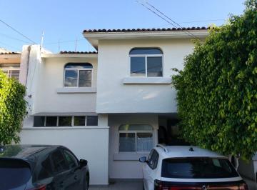 Casa de 2 habitaciones, Celaya · Hermosa Casa en Fraccionamiento Privado en La Colonia Alameda