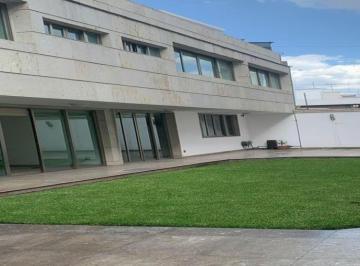 Casa de 6 habitaciones, Coyoacán · Venta de Casa con Jardín, Hasta 6 Habitaciones en Fraccionamiento Privado.