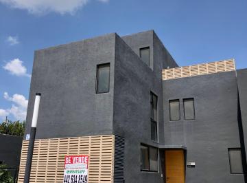 Casa en condominio de 3 habitaciones, Querétaro · La Sierra | 252 m² Esquina | 3 Niveles + Estudio