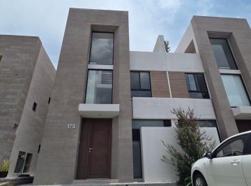 Casa · 191m² · 4 Recámaras · 2 Estacionamientos · Casa en Renta en Altos de Juriquilla