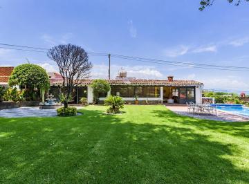 Casa · 2140m² · 8 Recámaras · 6 Estacionamientos · Casa - Fraccionamiento Lomas de Atzingo