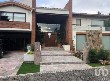 Casa · 654m² · 4 Recámaras · 2 Estacionamientos · Casa en Venta en Estado de México
