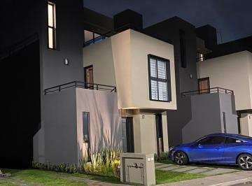 Casa en condominio en Venta de 3 habitaciones Santa Ana TlapaltitlAn · Casa en Venta en Crespo Town, Toluca, Edomex $3,500,000 Mxn